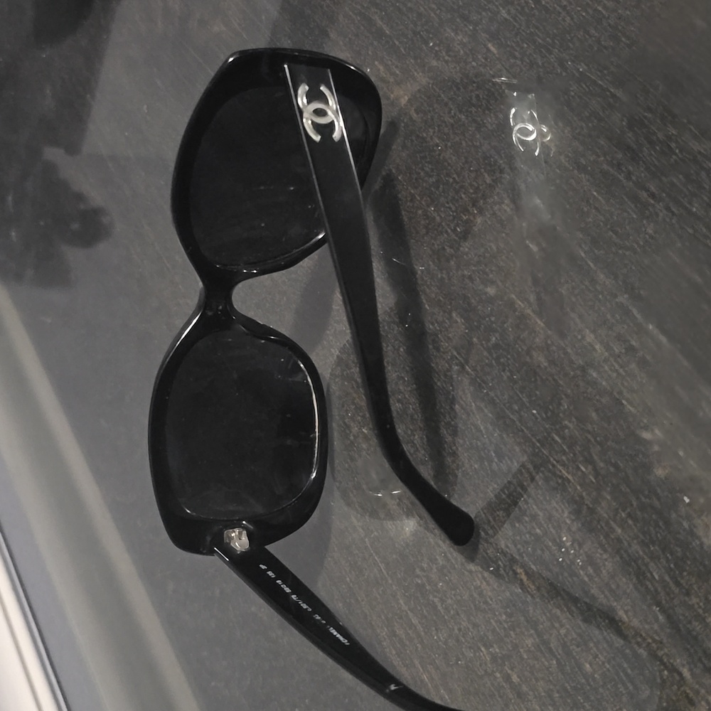 Authentic CHANEL Black Oversized Sunglasses - Picture 2 of 8